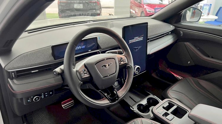 Ford Mustang Much E - 