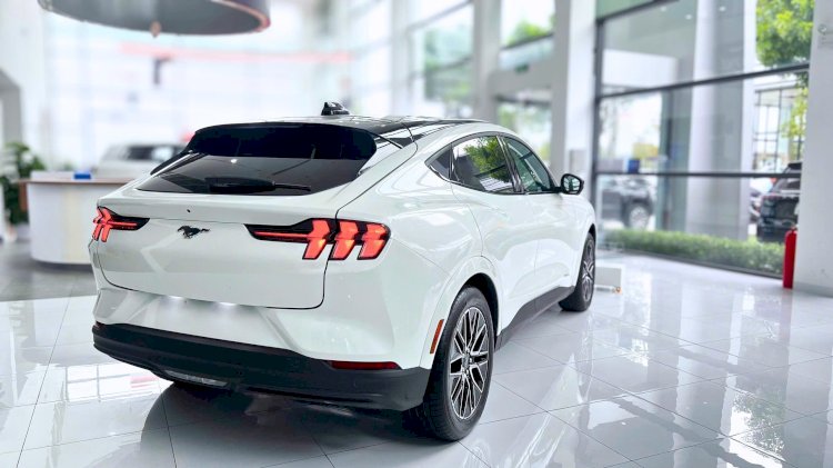 Ford Mustang Much E - 